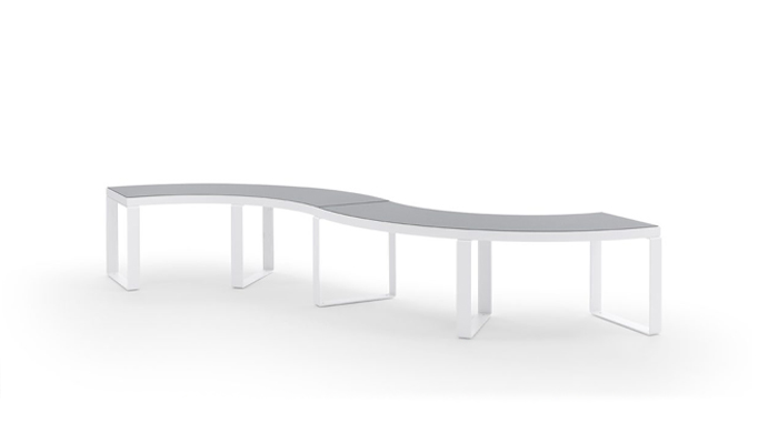 Flat benches with metal bases