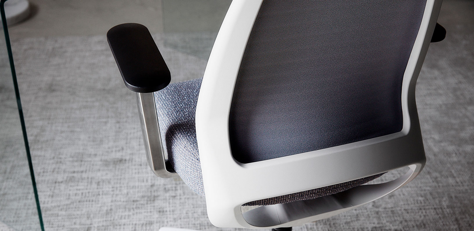 4u Ergonomic Task Seating In Mesh Upholstered Or Groove Via Seating